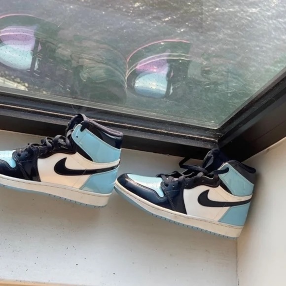 Jordan 1 Retro High UNC Patent - Picture 3 of 5